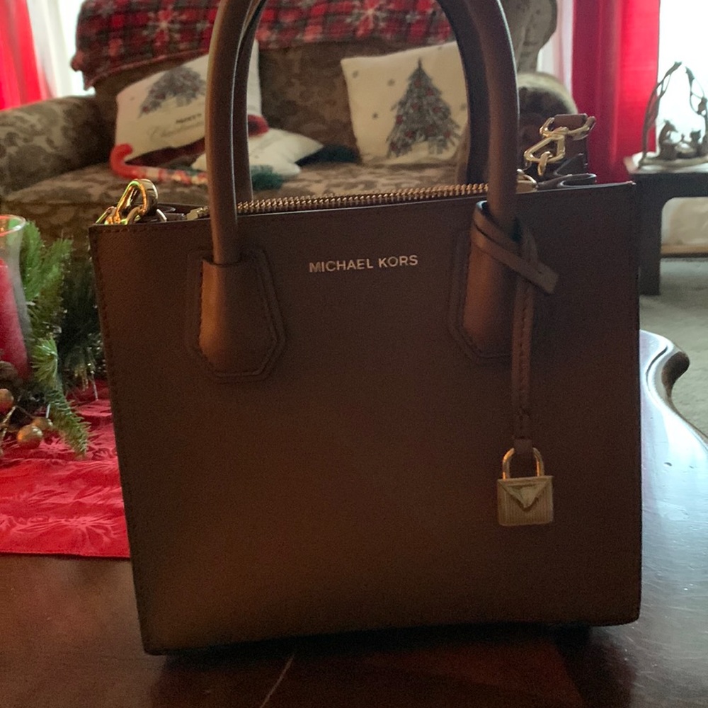 Never used brown Michael Kors hand bag
